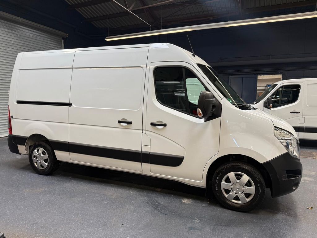 Nissan NV400