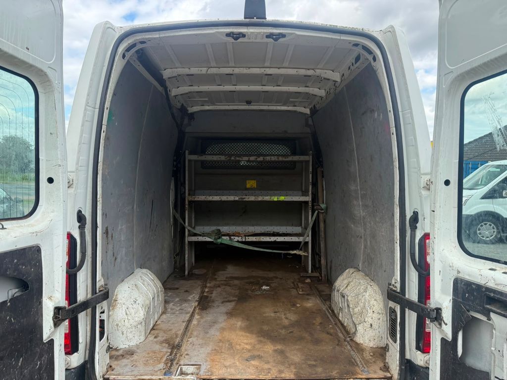 Nissan NV400