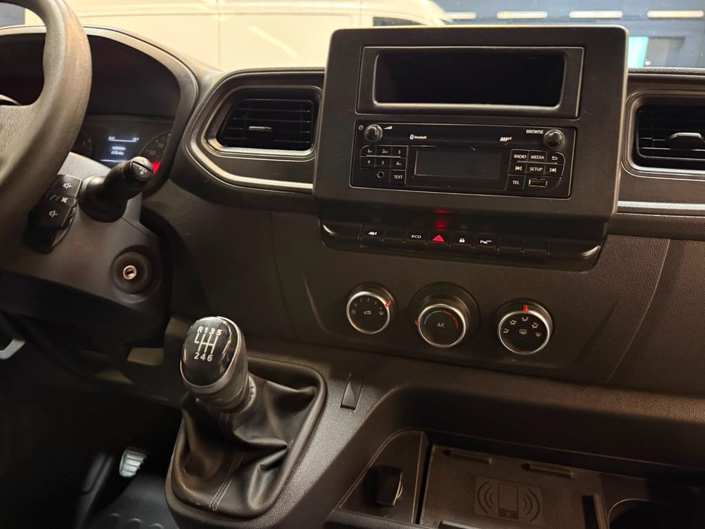 Nissan NV400