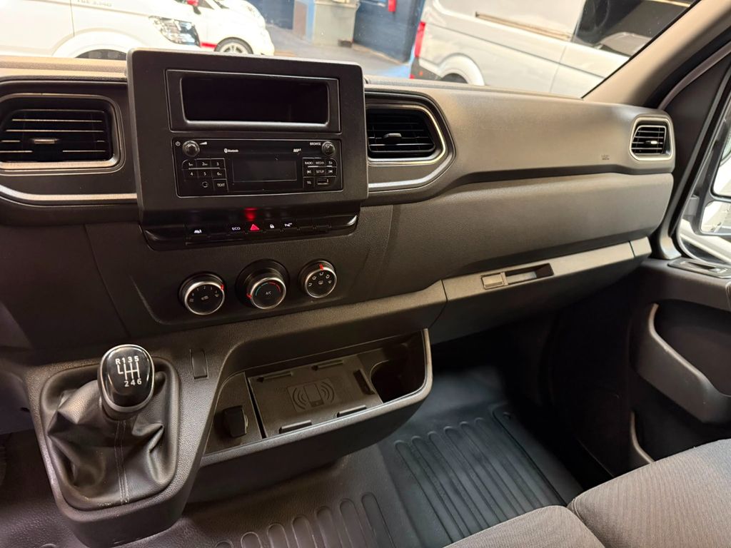 Nissan NV400