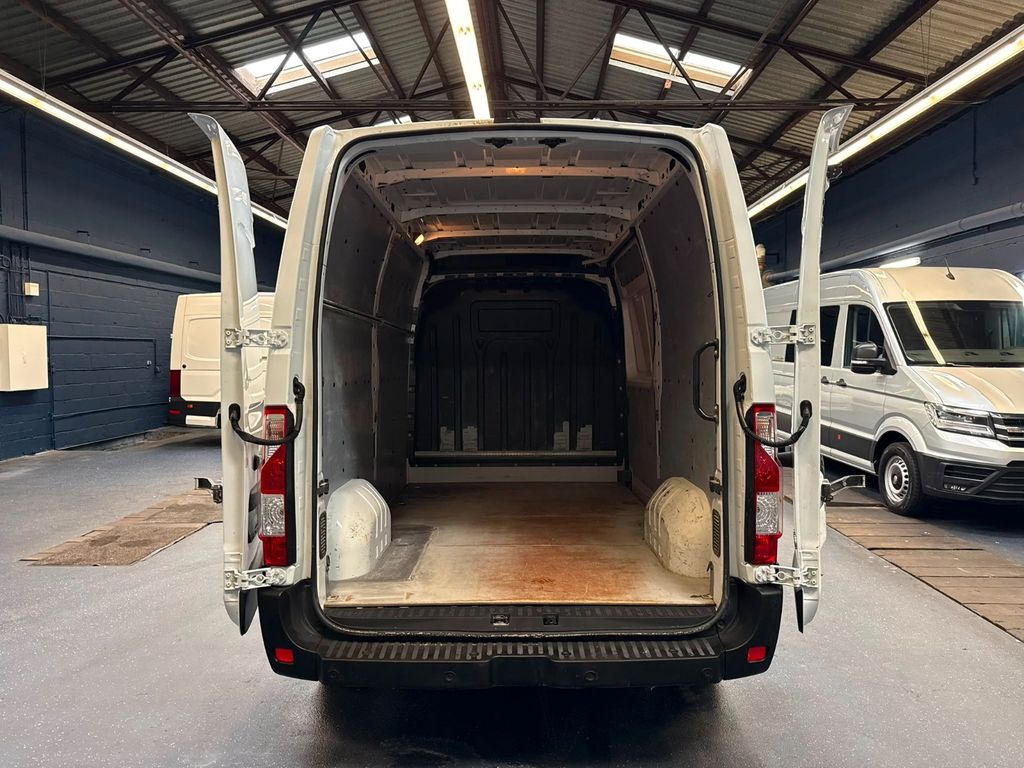 Nissan NV400