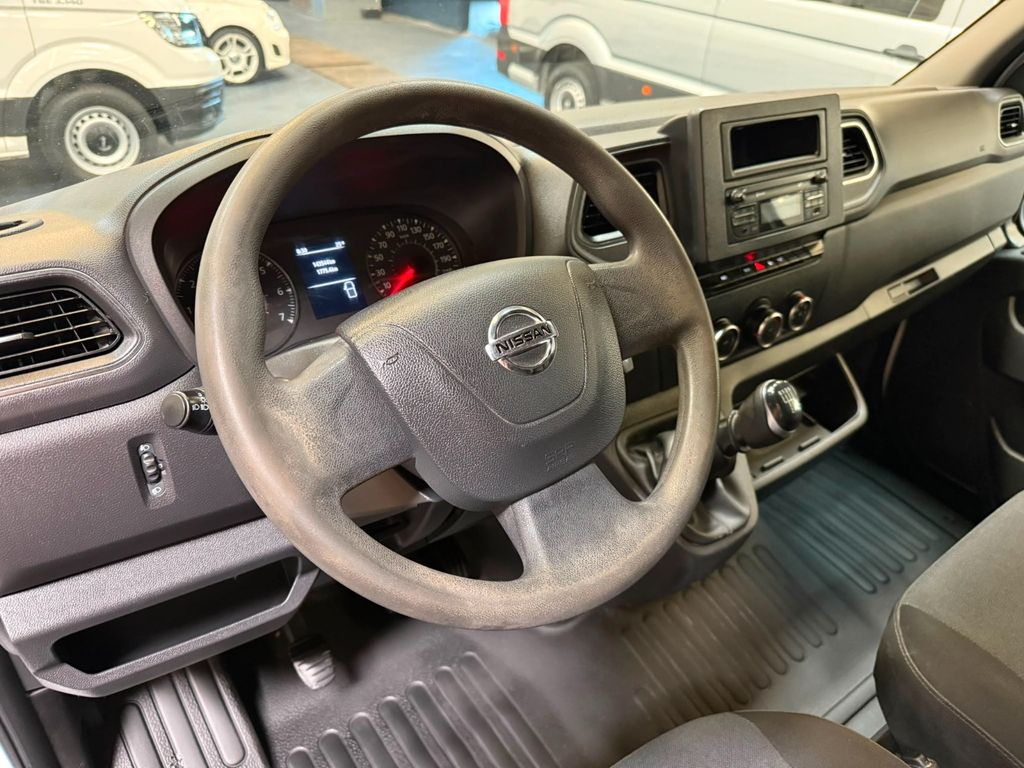 Nissan NV400