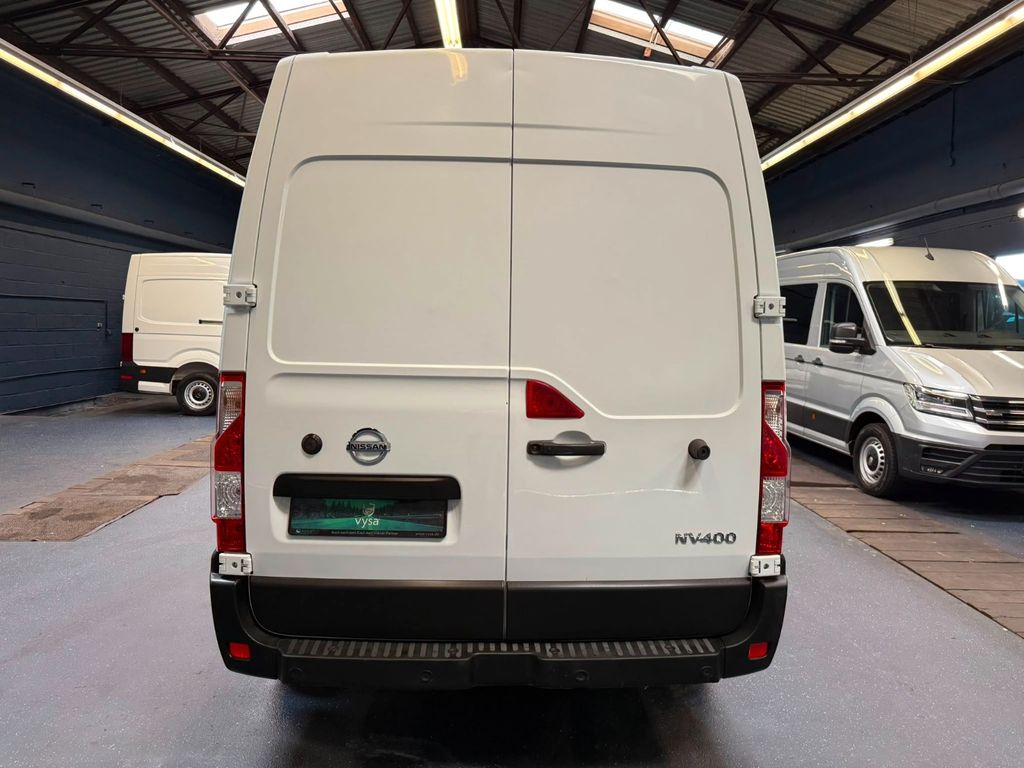 Nissan NV400