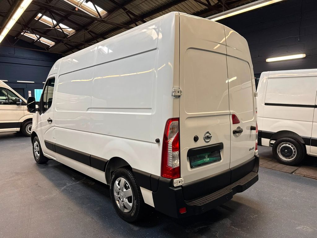 Nissan NV400