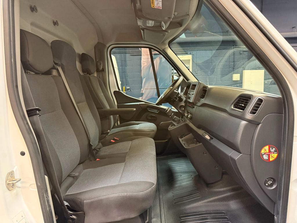 Nissan NV400