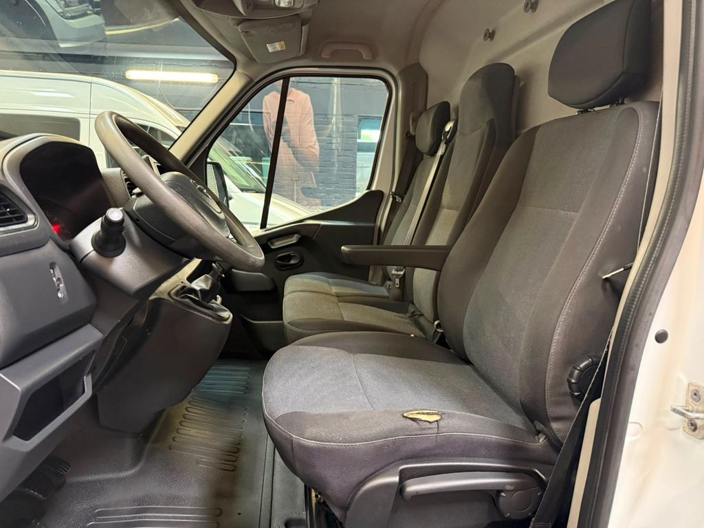 Nissan NV400
