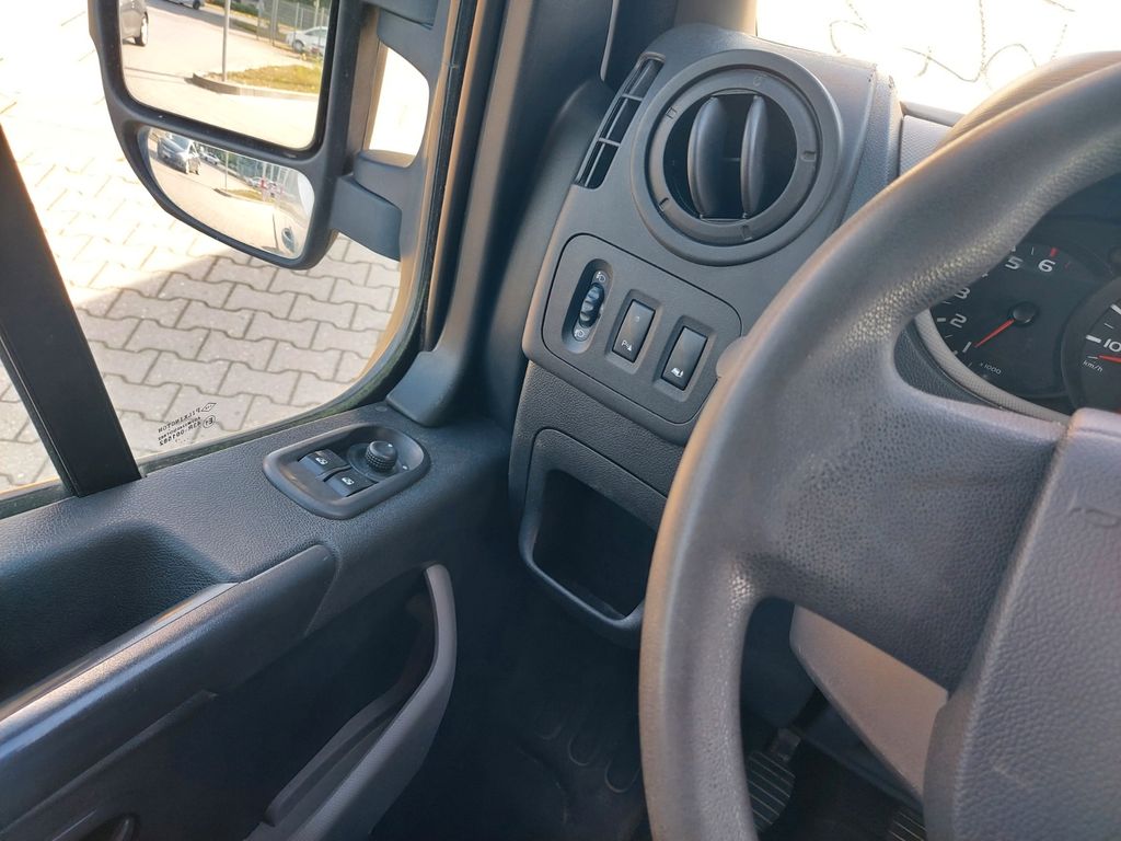 Nissan NV400