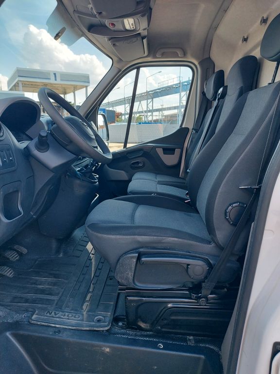 Nissan NV400