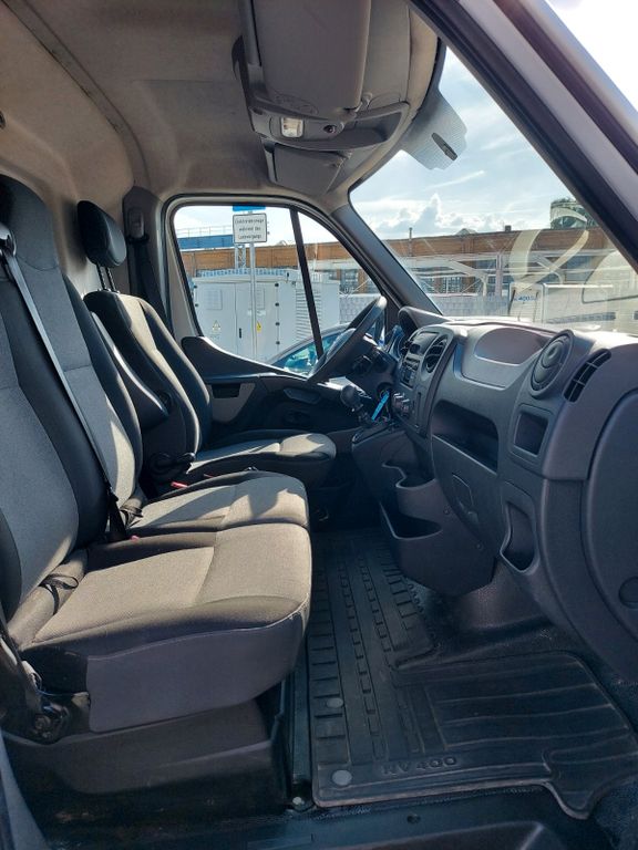 Nissan NV400
