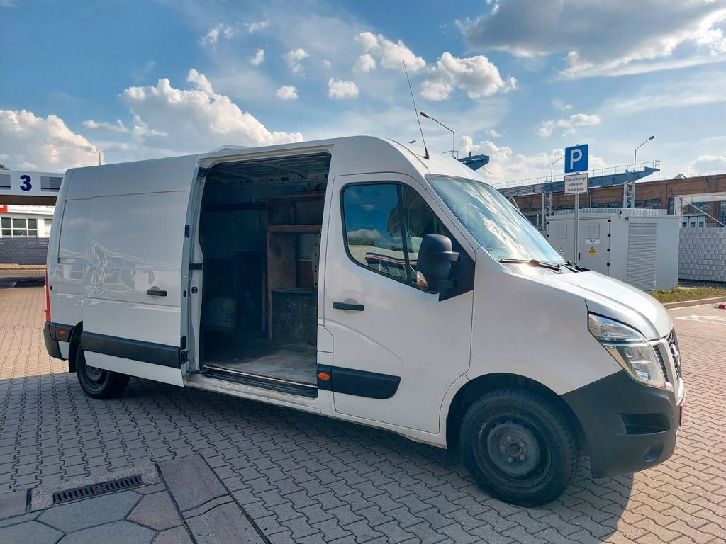 Nissan NV400
