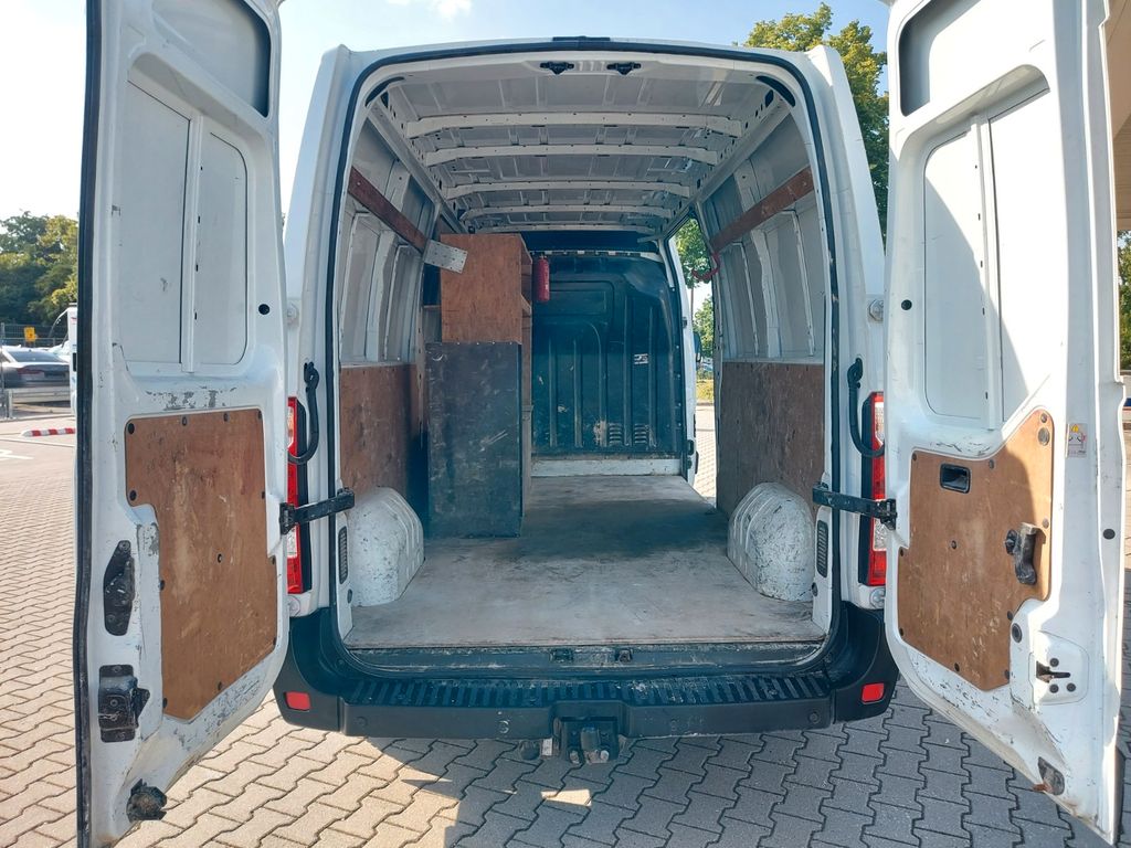 Nissan NV400
