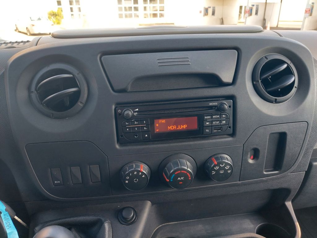 Nissan NV400