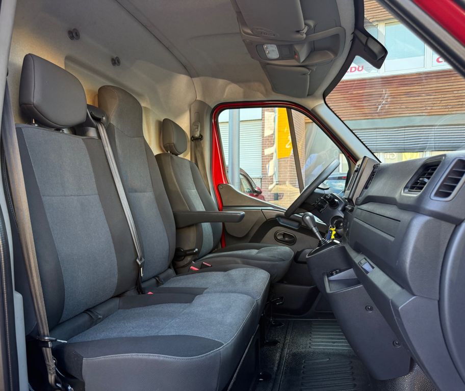 Nissan NV400