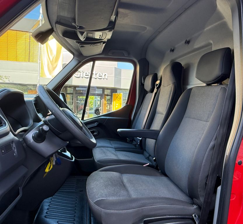 Nissan NV400