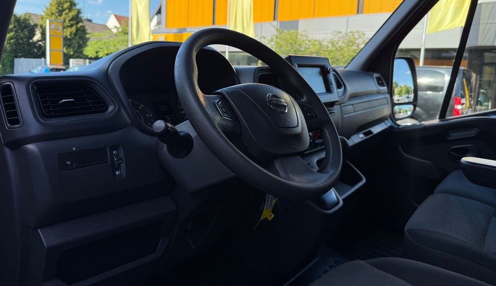 Nissan NV400