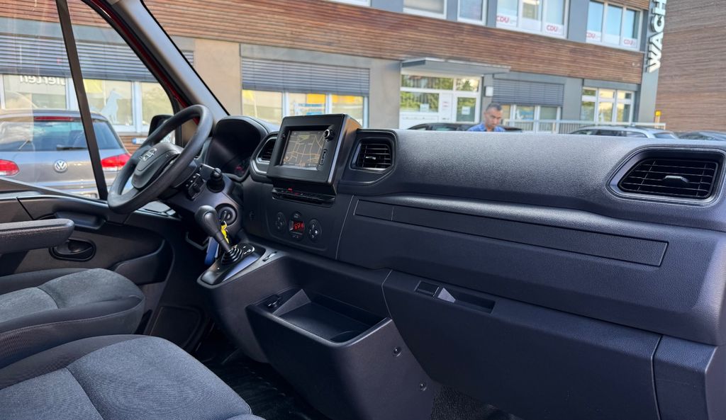 Nissan NV400