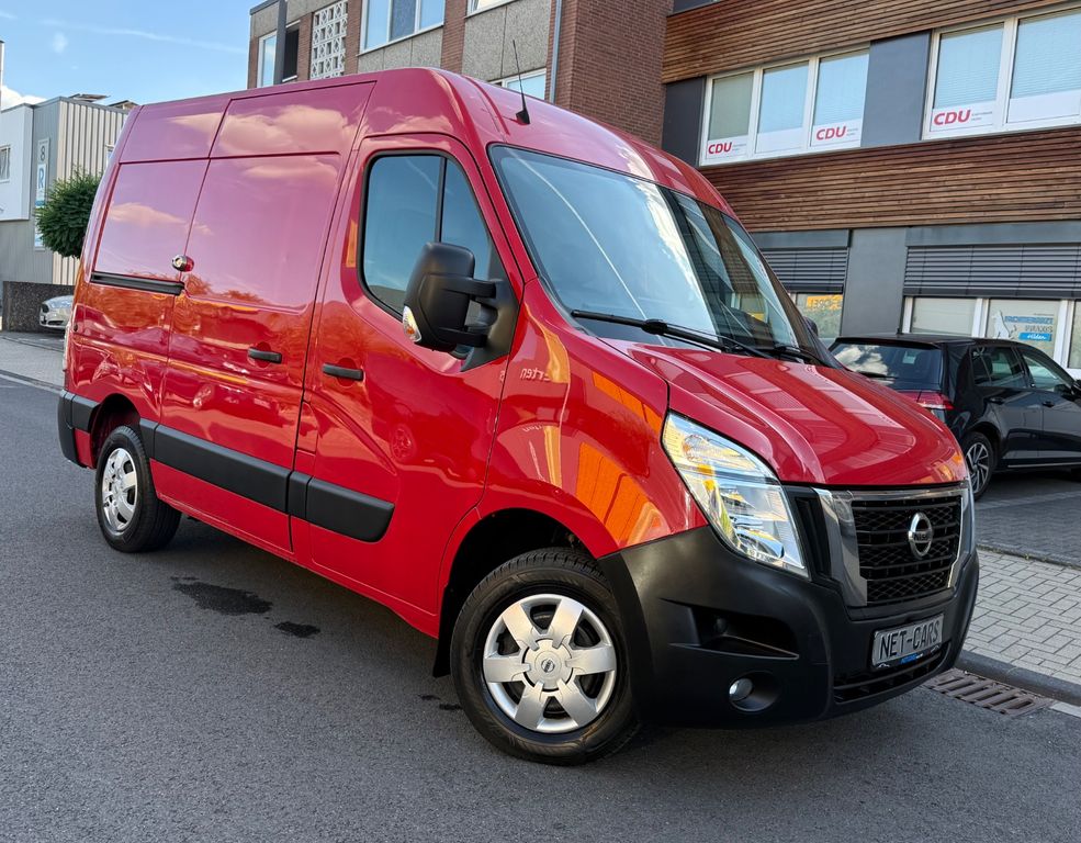 Nissan NV400