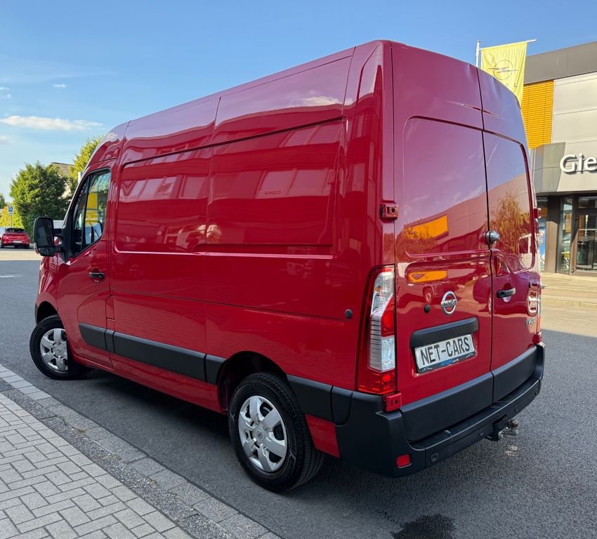 Nissan NV400