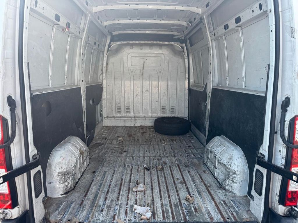 Nissan NV400