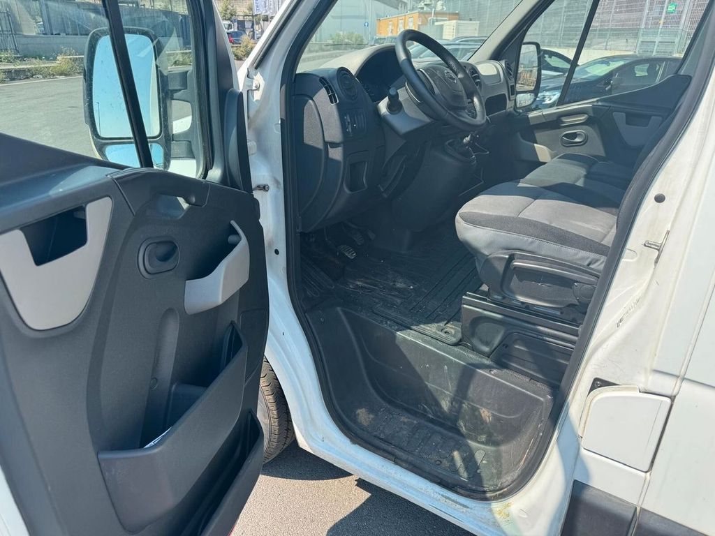 Nissan NV400