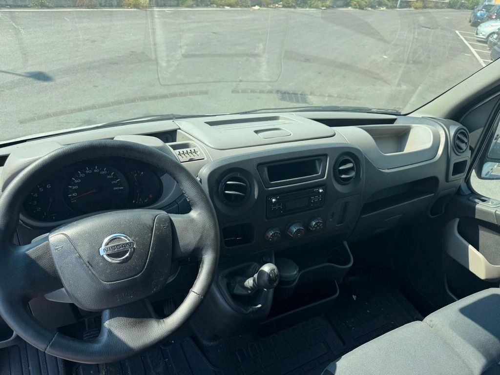 Nissan NV400