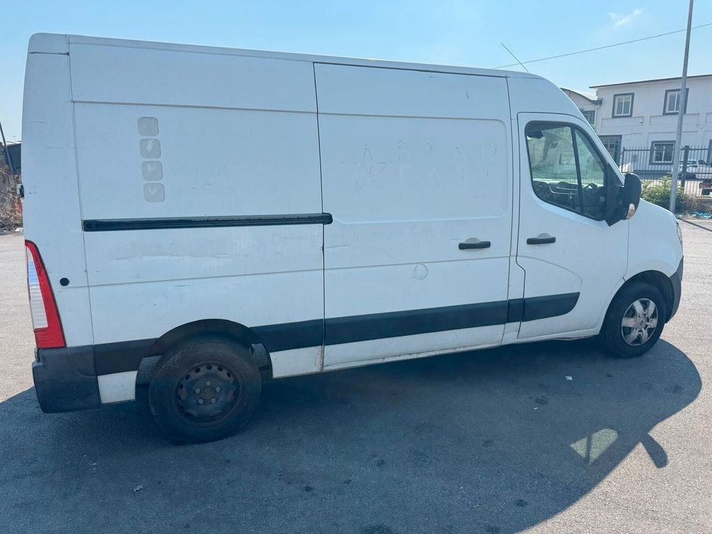 Nissan NV400