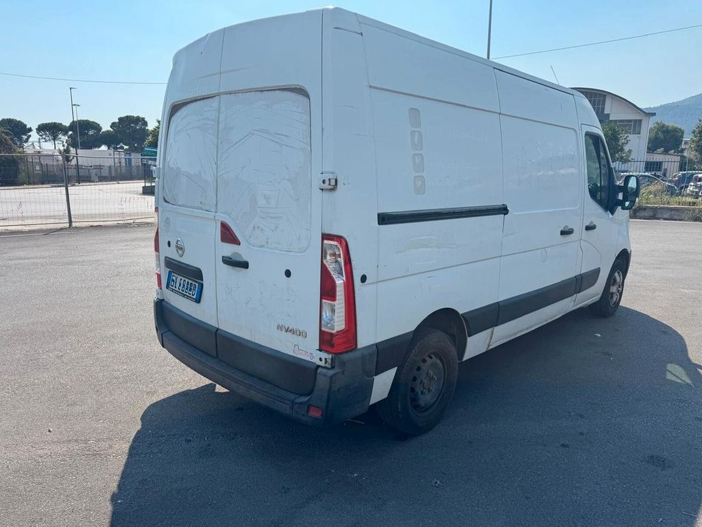 Nissan NV400