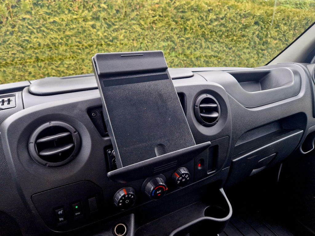 Nissan NV400