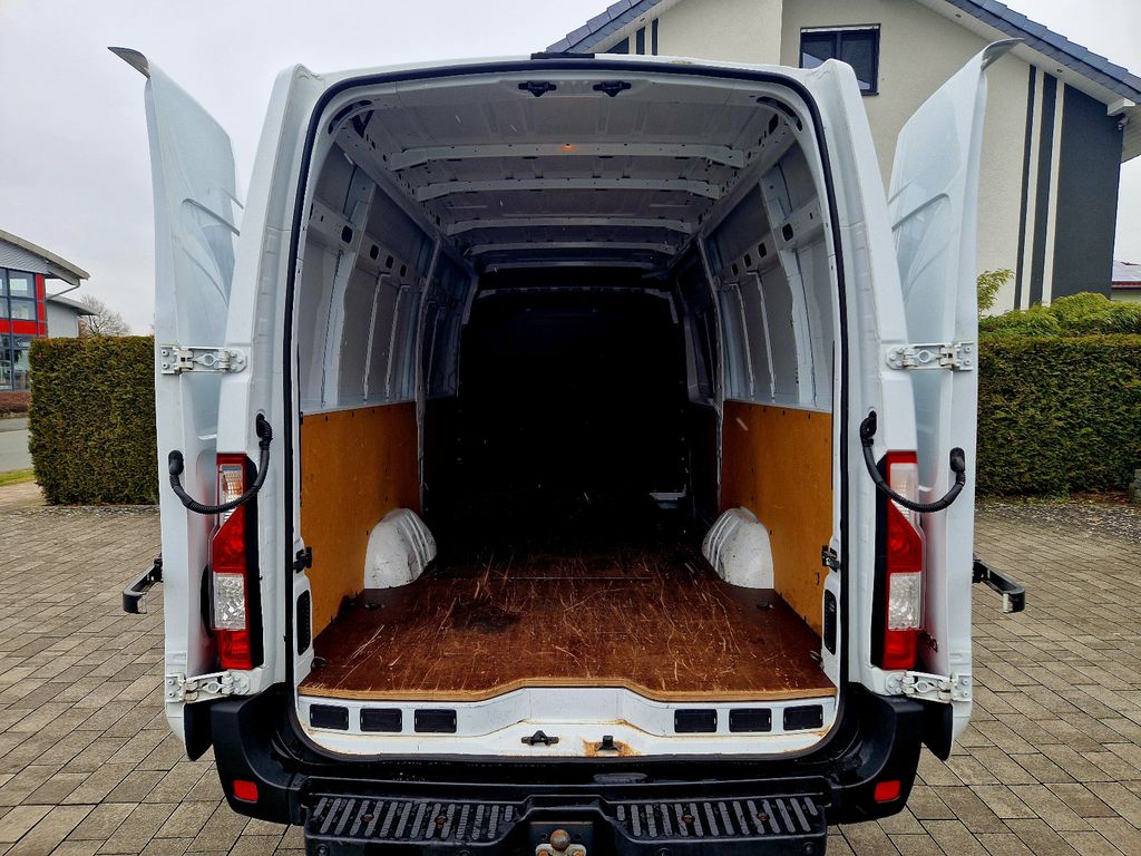Nissan NV400