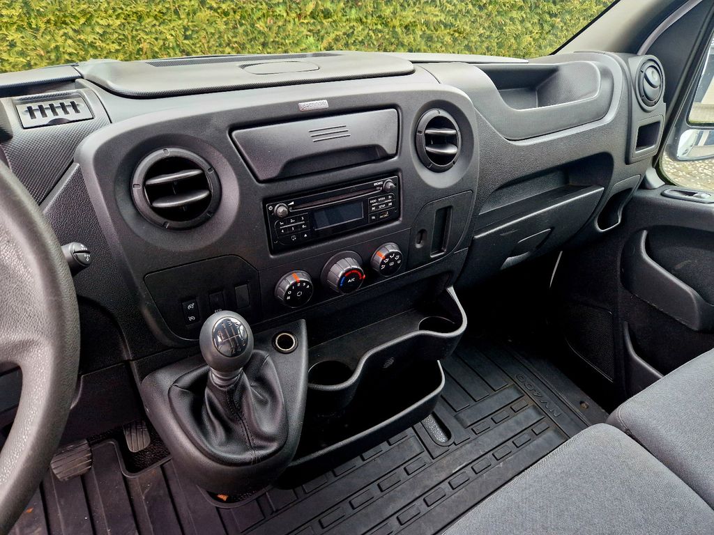 Nissan NV400
