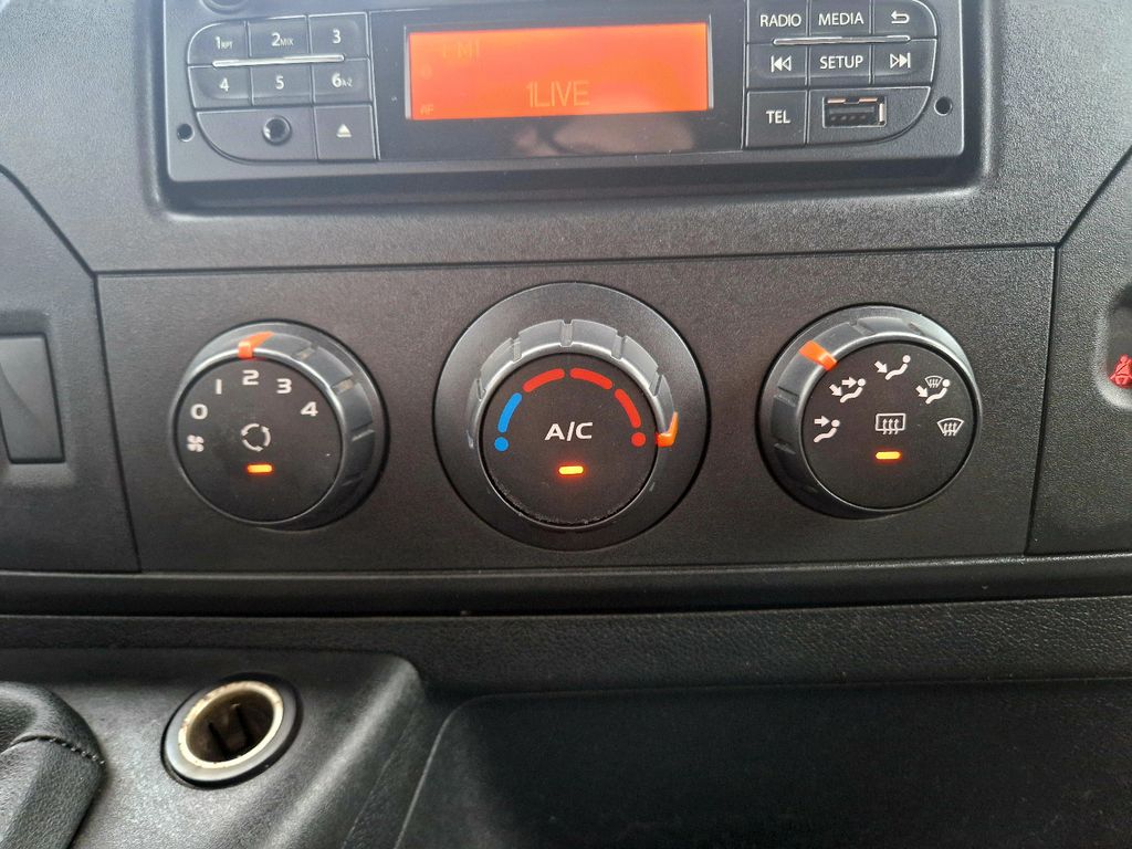 Nissan NV400
