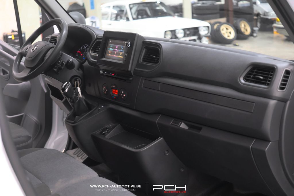 Nissan NV400