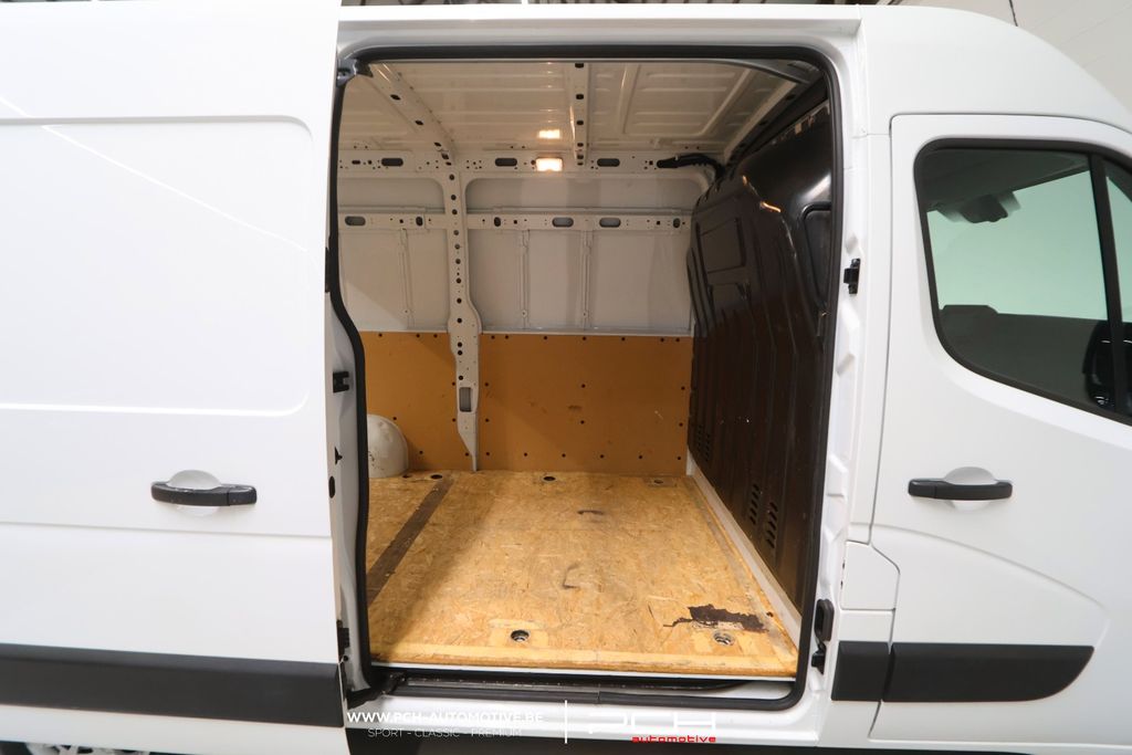 Nissan NV400