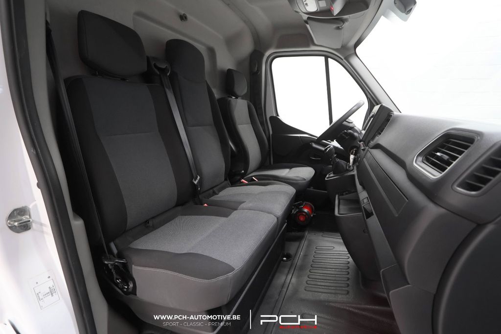 Nissan NV400