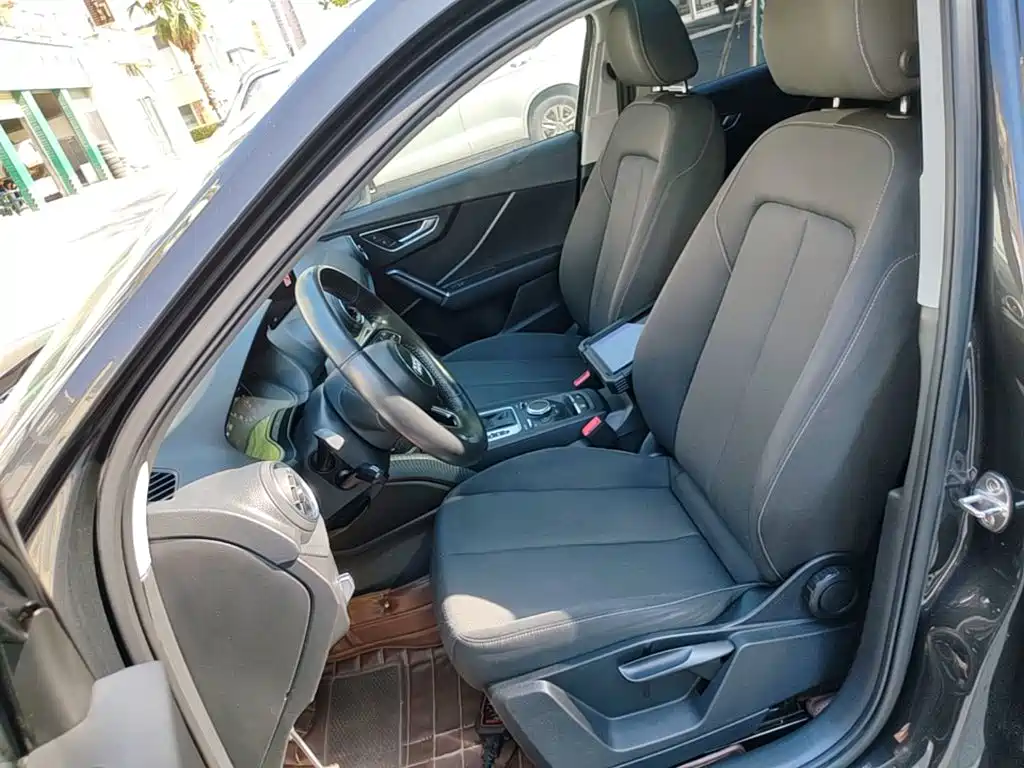 Audi Q2L