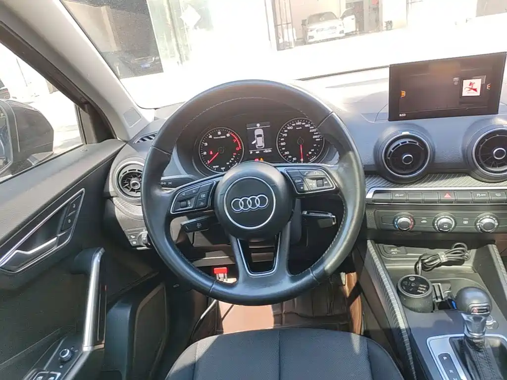 Audi Q2L