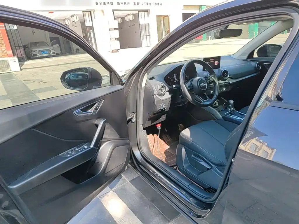 Audi Q2L