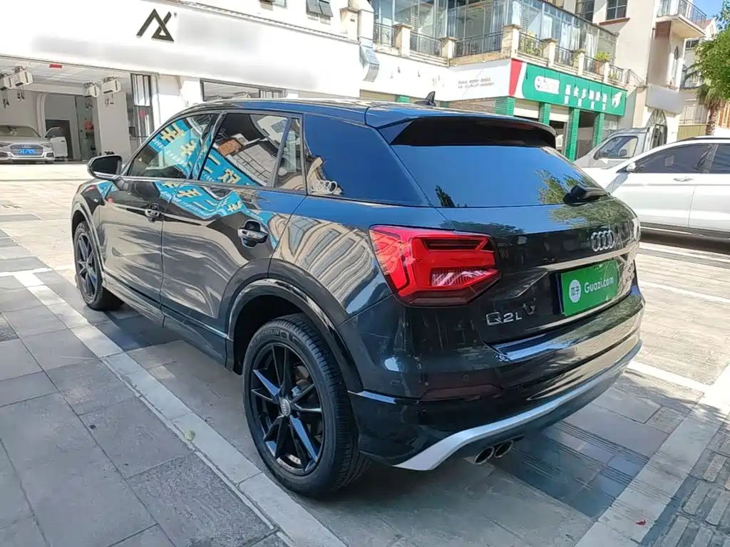 Audi Q2L