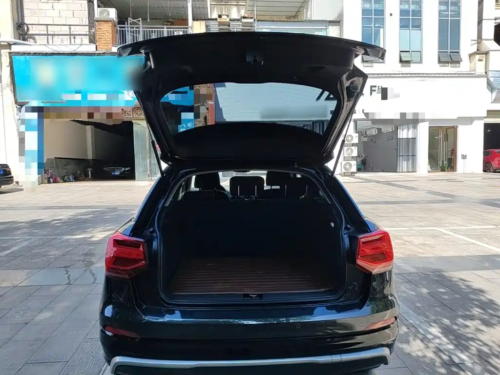 Audi Q2L