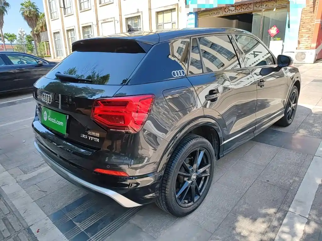 Audi Q2L