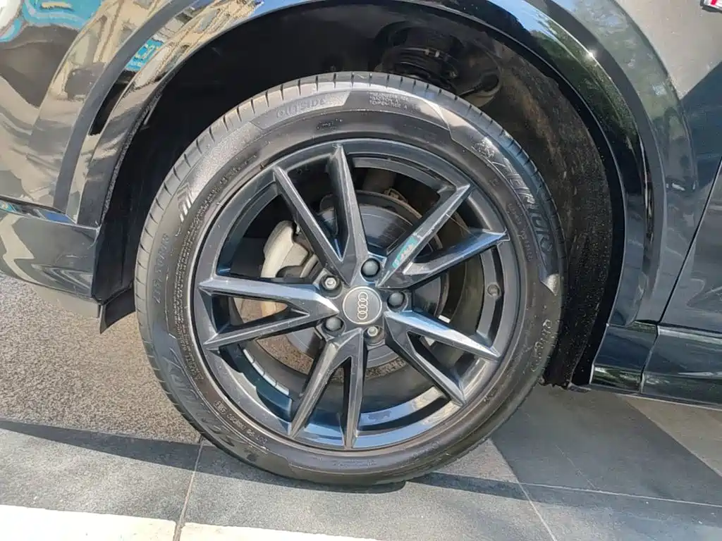 Audi Q2L