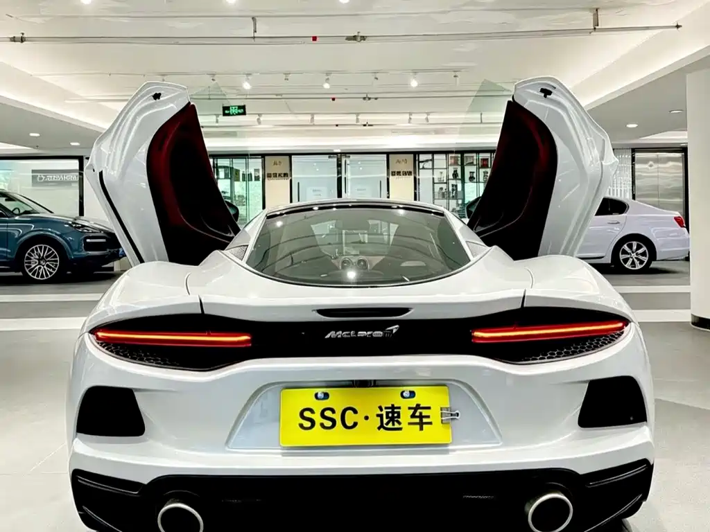 McLaren GT