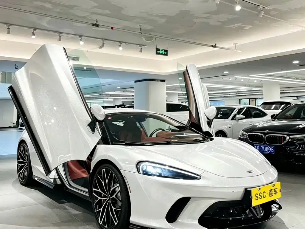 McLaren GT