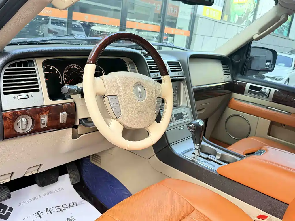 Lincoln Navigator