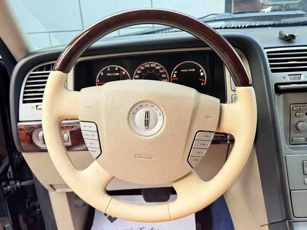 Lincoln Navigator