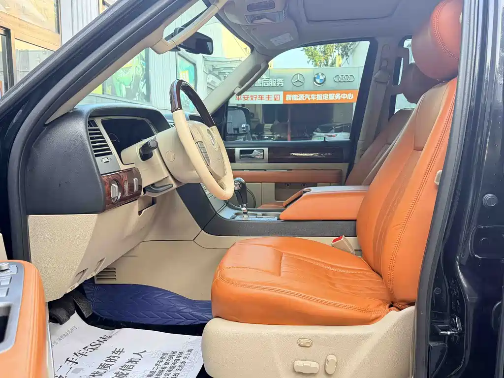Lincoln Navigator