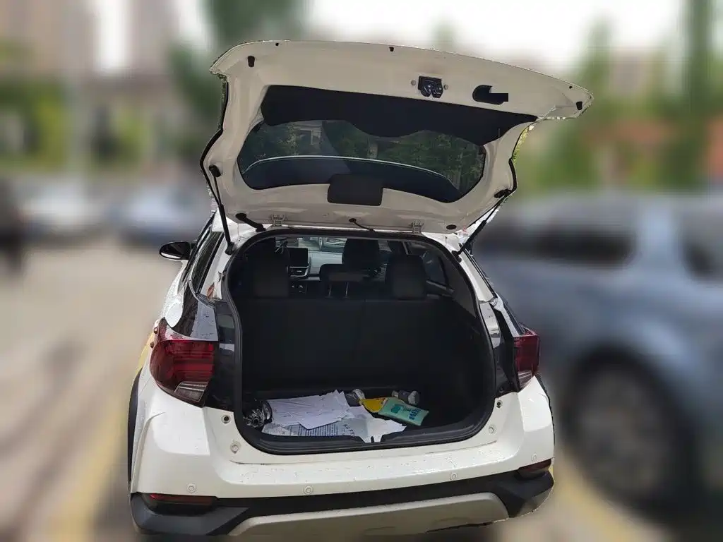 Toyota Yaris L