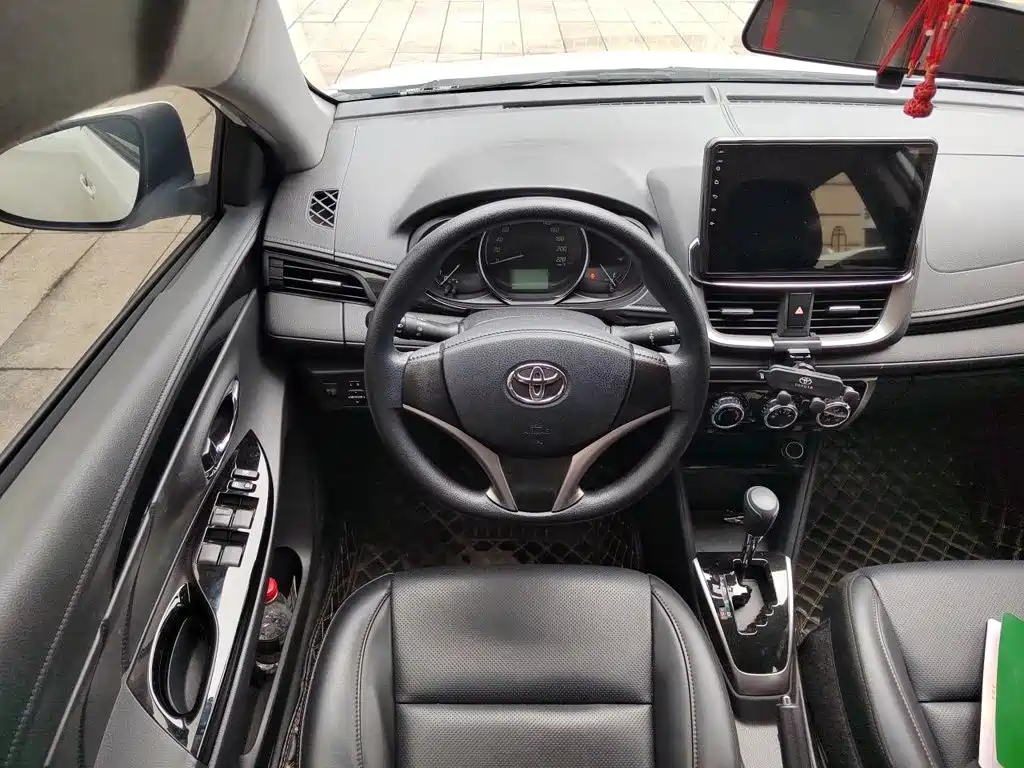 Toyota Yaris L