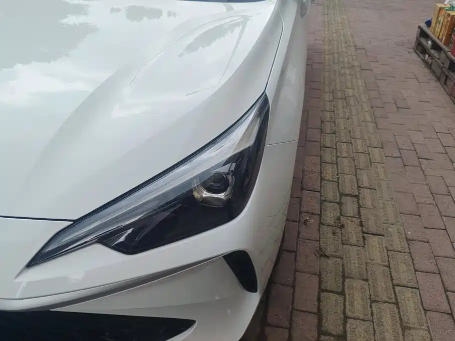 Roewe i5