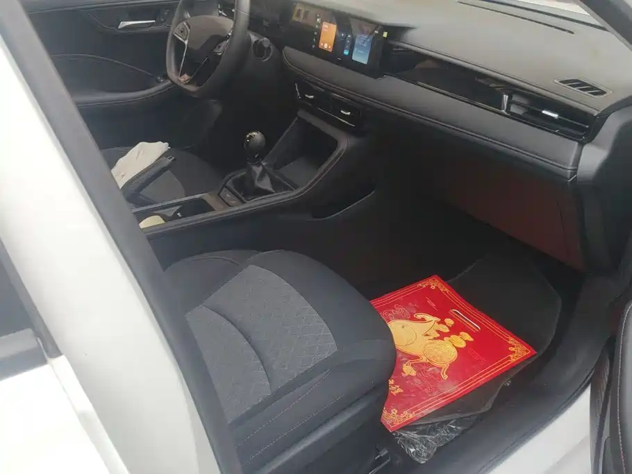Roewe i5